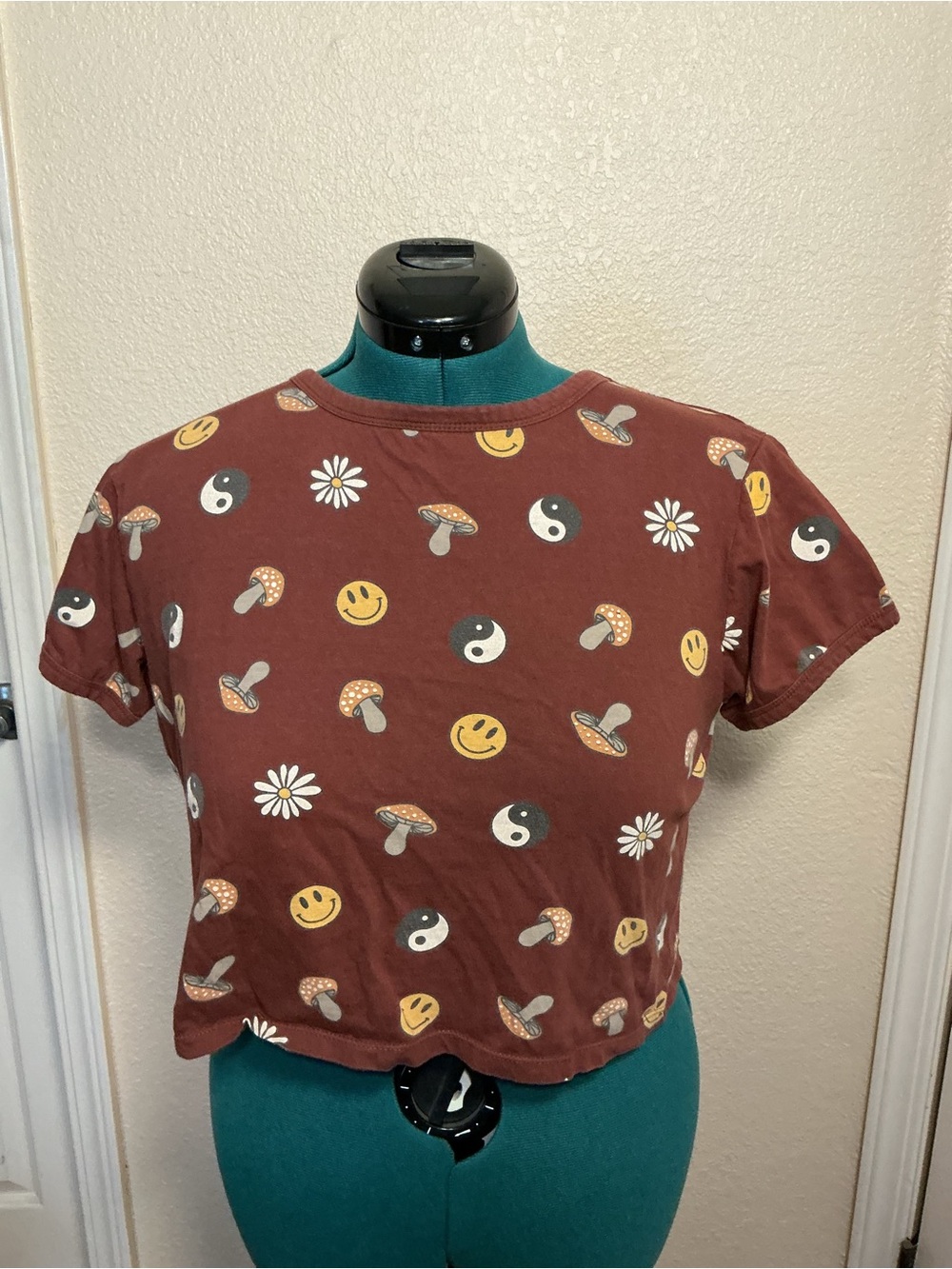 Vibe Rust Brown Graphic Crop Tee with Smiley, Mushroom & Yin-Yang Prints